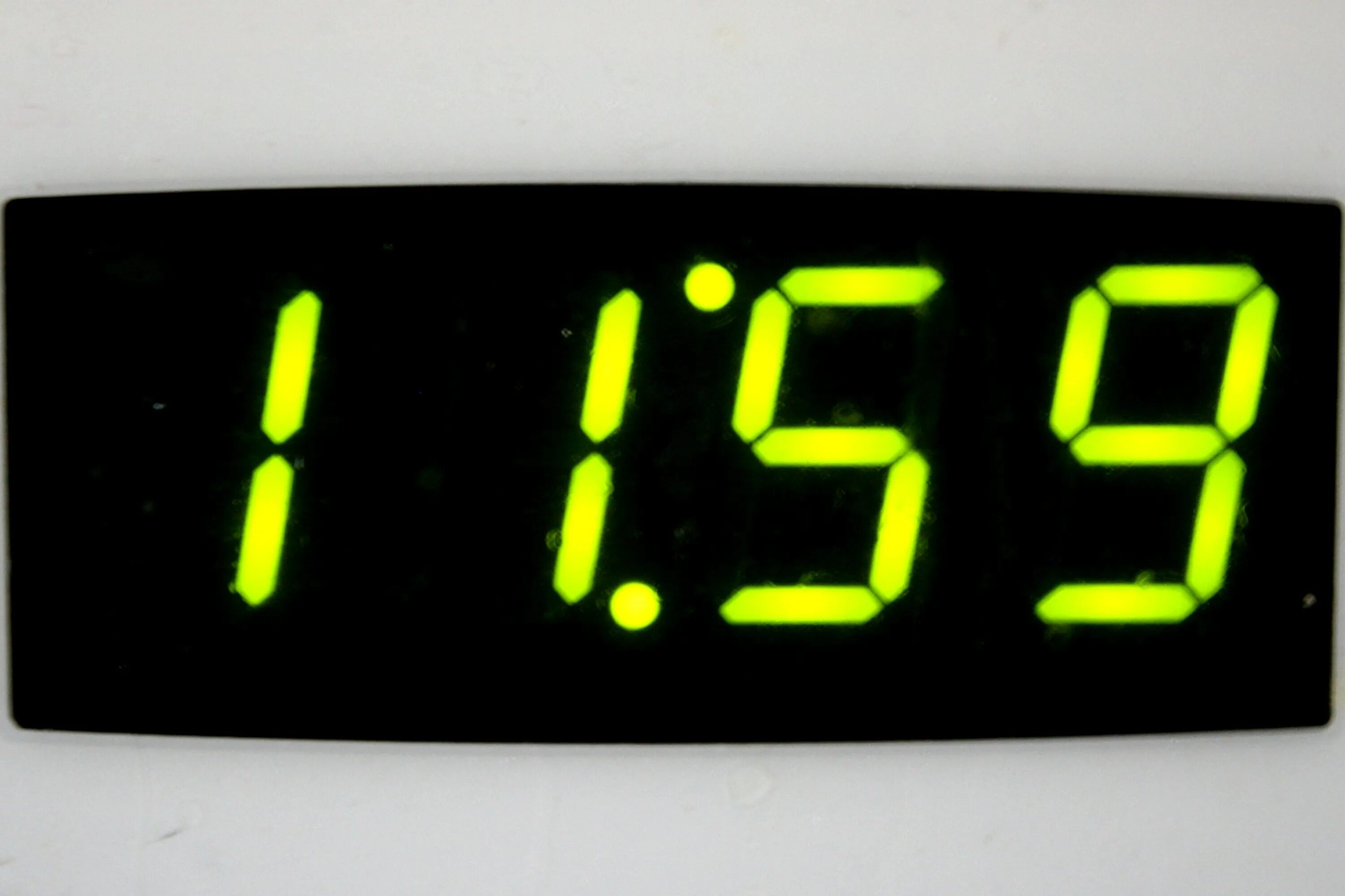 Часы Digital Clock 200730138828.4. Электронные часы диджитал клок 1018. Электронные часы 11:00. Электронные часы 12 00. 0 44 время