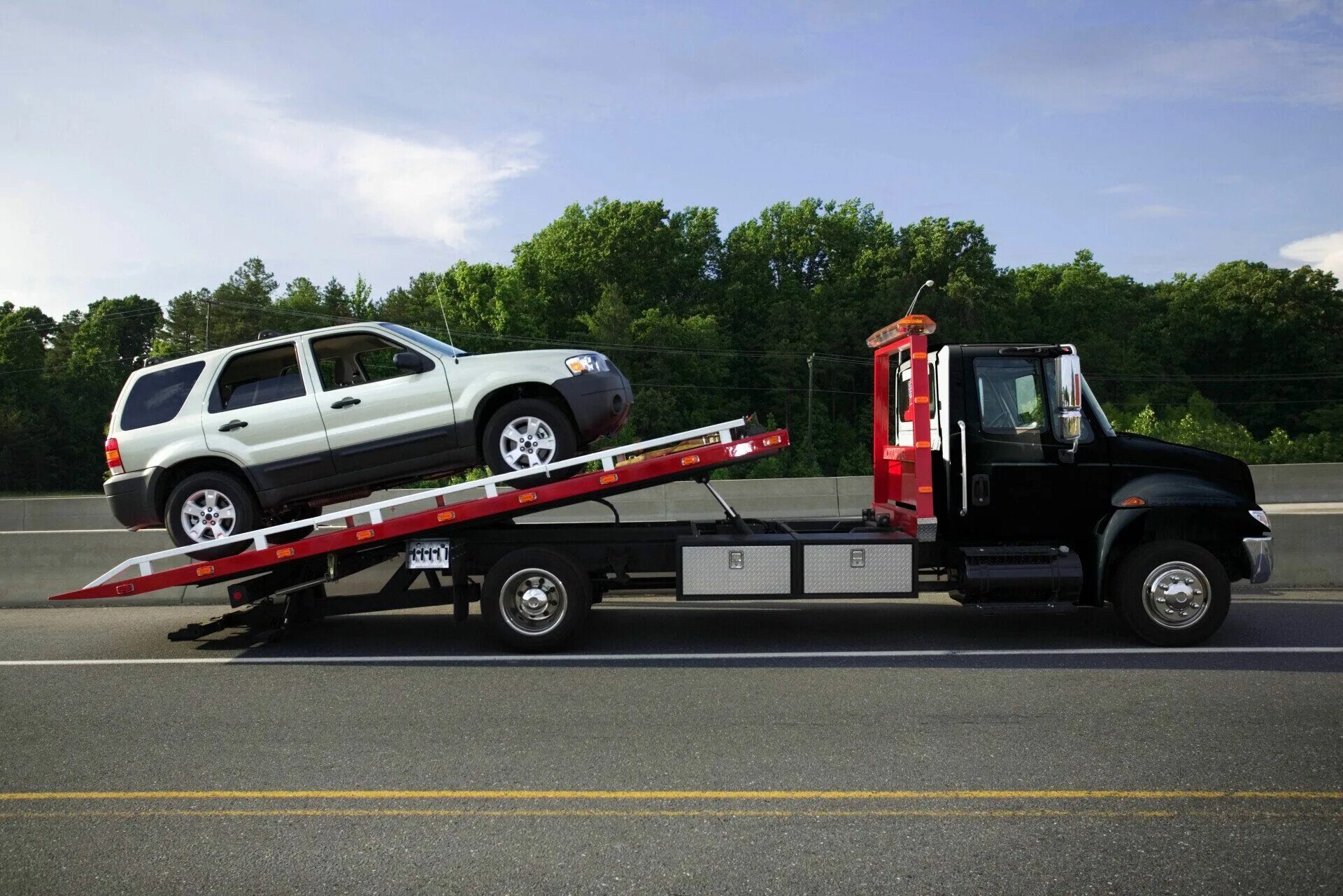 Эвакуатор как называется. Tow truck эвакуатор. форд карго эвакуатор. автомобиль на эвакуаторе. эвакуатор сша.