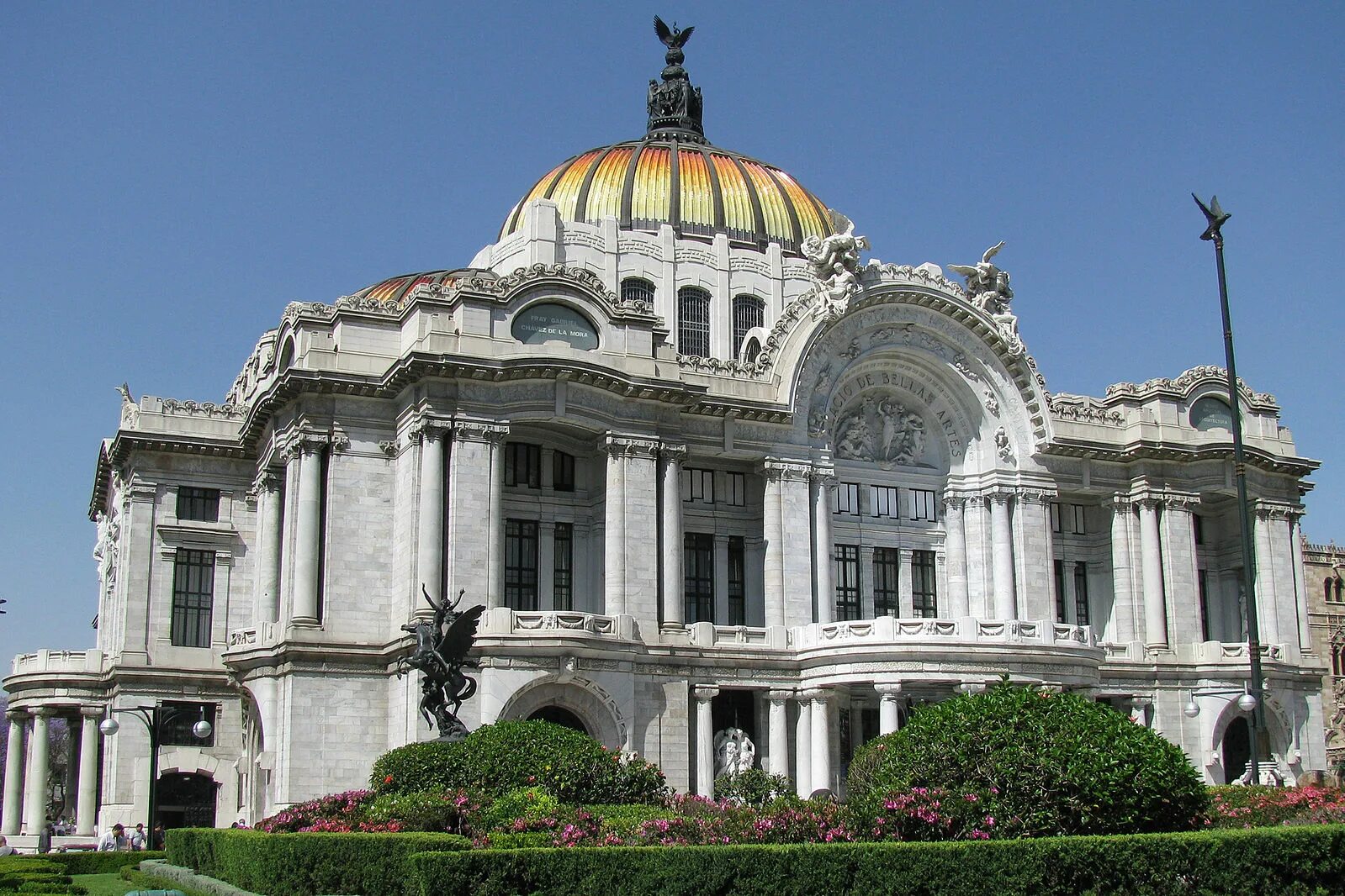 Дворец изящных искусств Мексика. Оперный театр Мехико. Музей изящных искусств Мехико. Мехико дворец изящных искусств внктии.