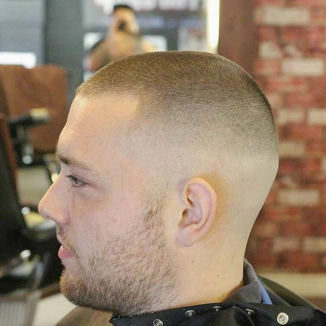 Стрижка фейд (fade) полубокс. Фейд налысо. Стрижка фейд полубокс. Фейд полубокс ежик. Высокий фейд сзади.