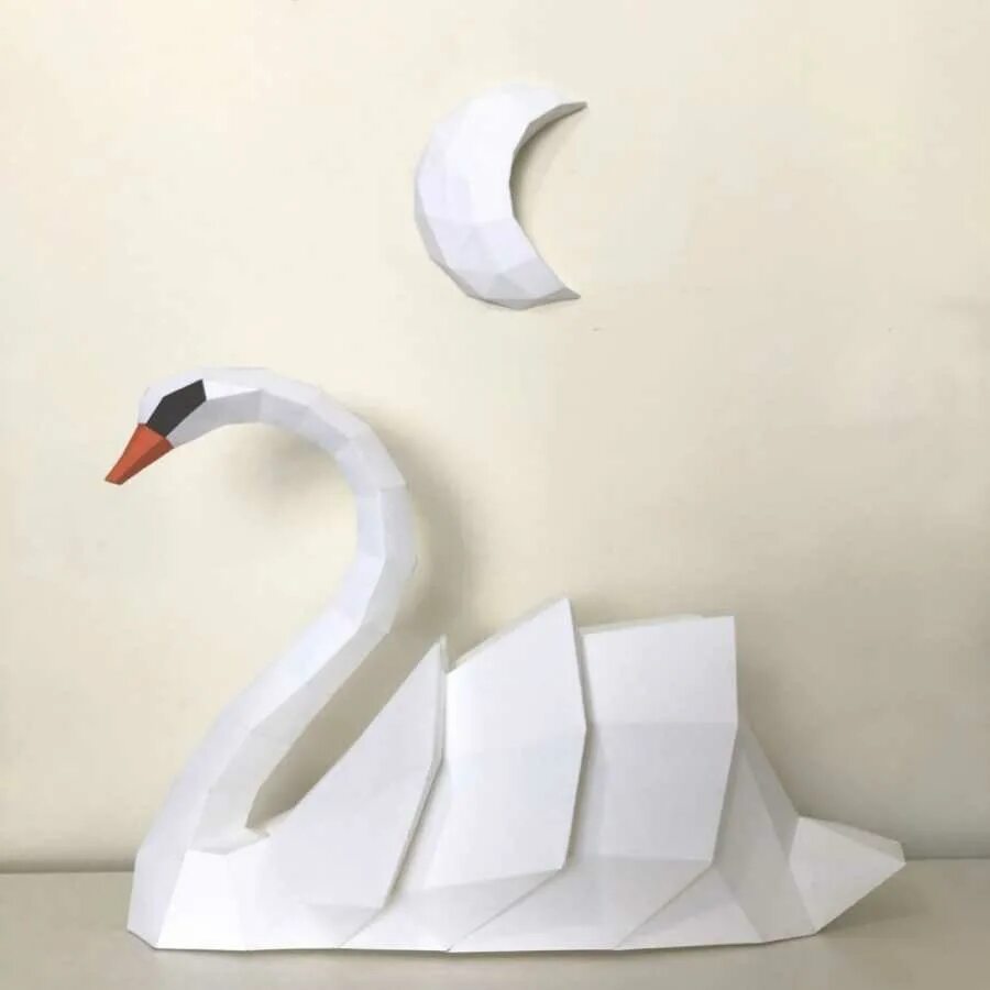 Лебедь из бумаги инструкция. Поделка лебедь. Поделка лебедь из бумаги. Объемный лебедь из бумаги. Объемная аппликация лебедь.