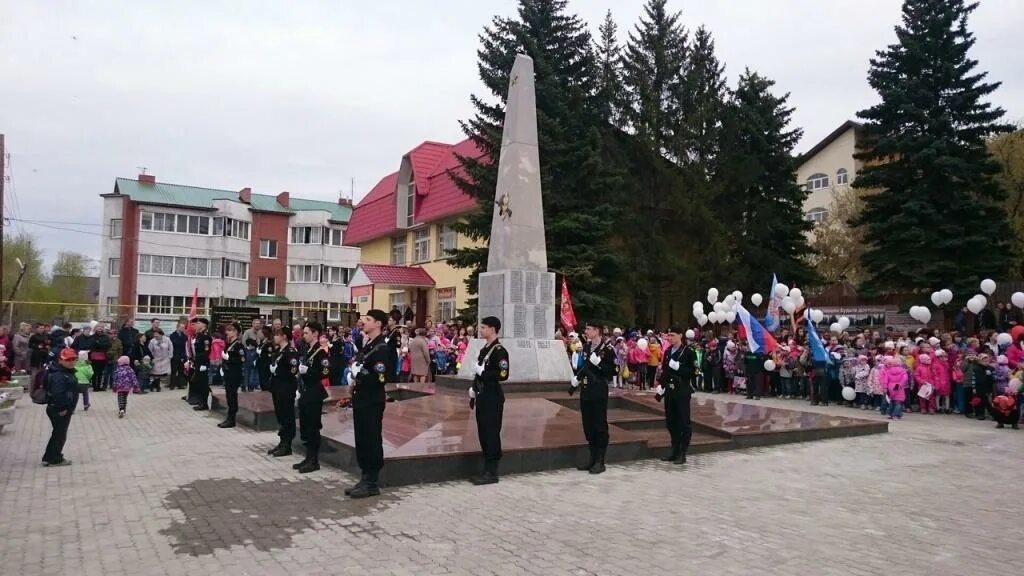 Большой Исток Свердловская область. Поселок большой Исток. Большой Исток мемориал. Поселок Исток Екатеринбург достопримечательности.