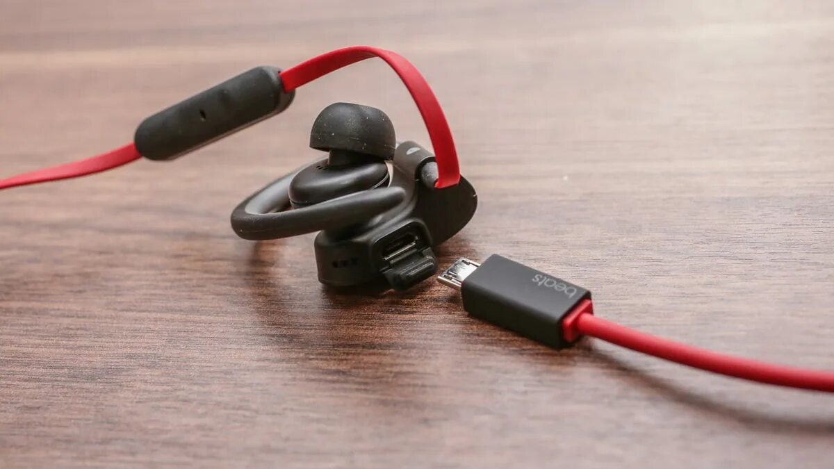 Зарядка для беспроводных наушников купить. POWERBEATS 2. POWERBEATS 3.0 зарядка. POWERBEATS Pro наушники аккум. Зарядка для наушников Beats беспроводные.