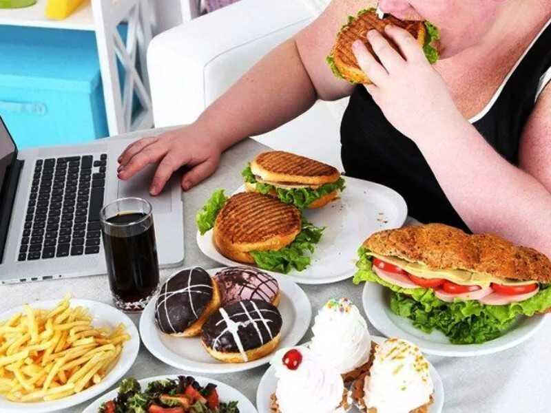 Часто повышение аппетита. Компульсивное переедание. Переедание и ожирение. Человек много ест.