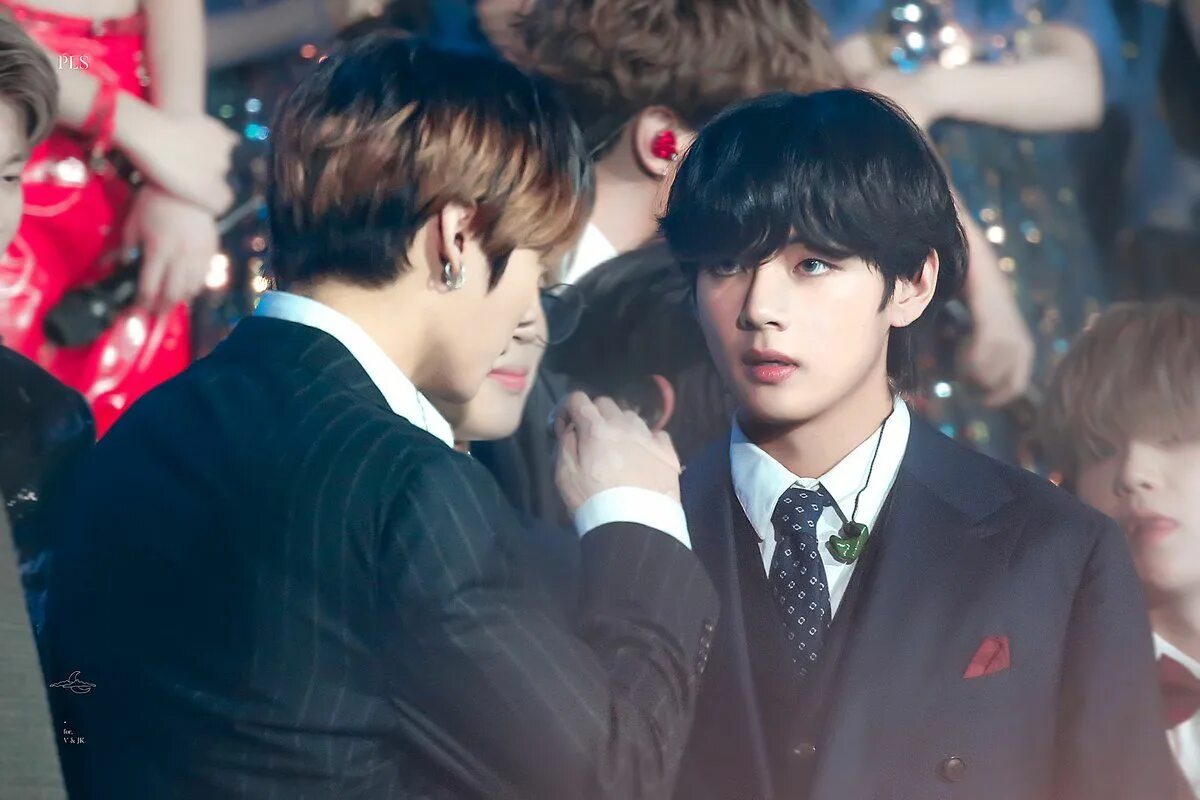Группа бтс вигуки. Чонгук бтс. bts taekook. чонгук и тэхен. тэхён 2025.