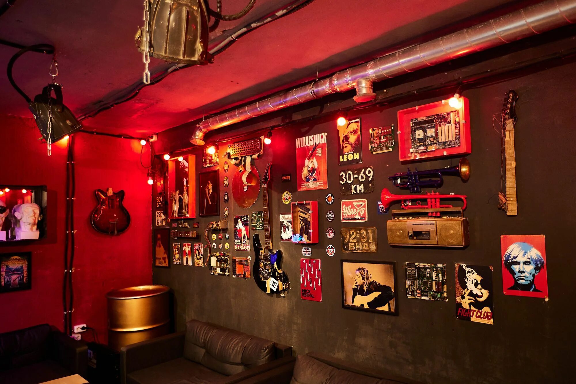 Сурганова, 26, минск, беларусь. Гранж минск комната. Фото комната для мальчика 9 лет военного. Гранж ул. Декор в стиле постапокалипсис.