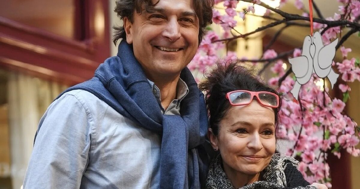 Сколько лет лазареву младшему