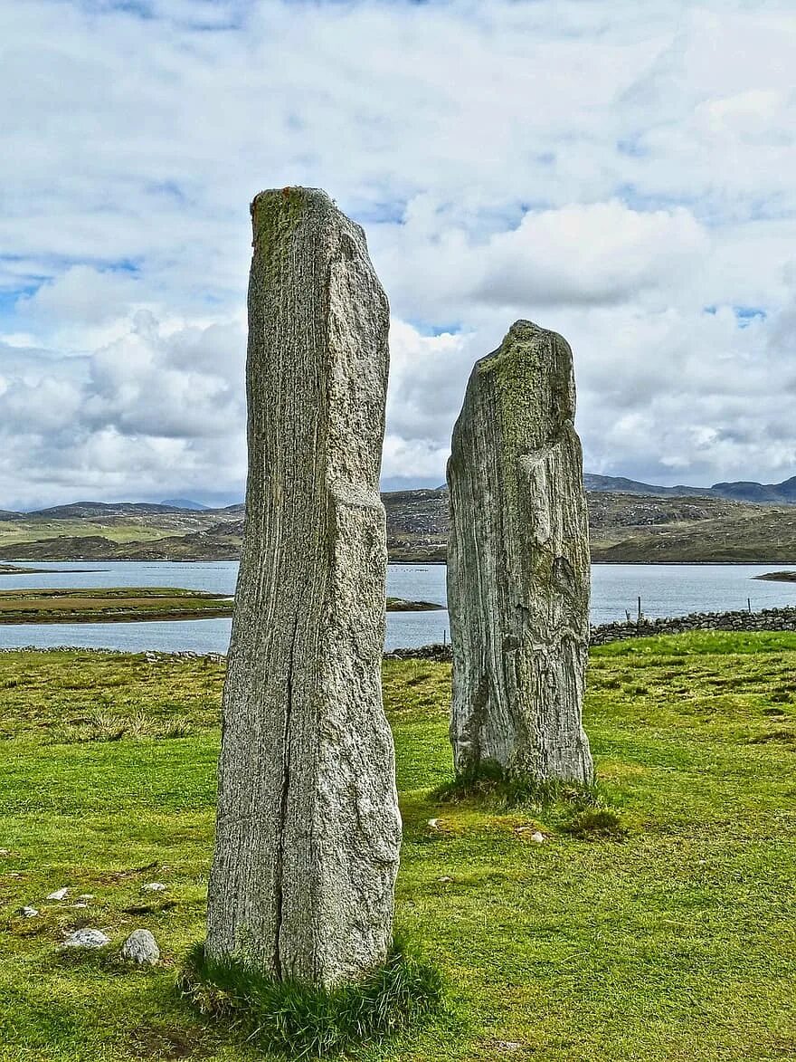 Monument stone. Древний каменный Обелиск. Древние камни. Древние статуи камни. Древние каменные обелиски.