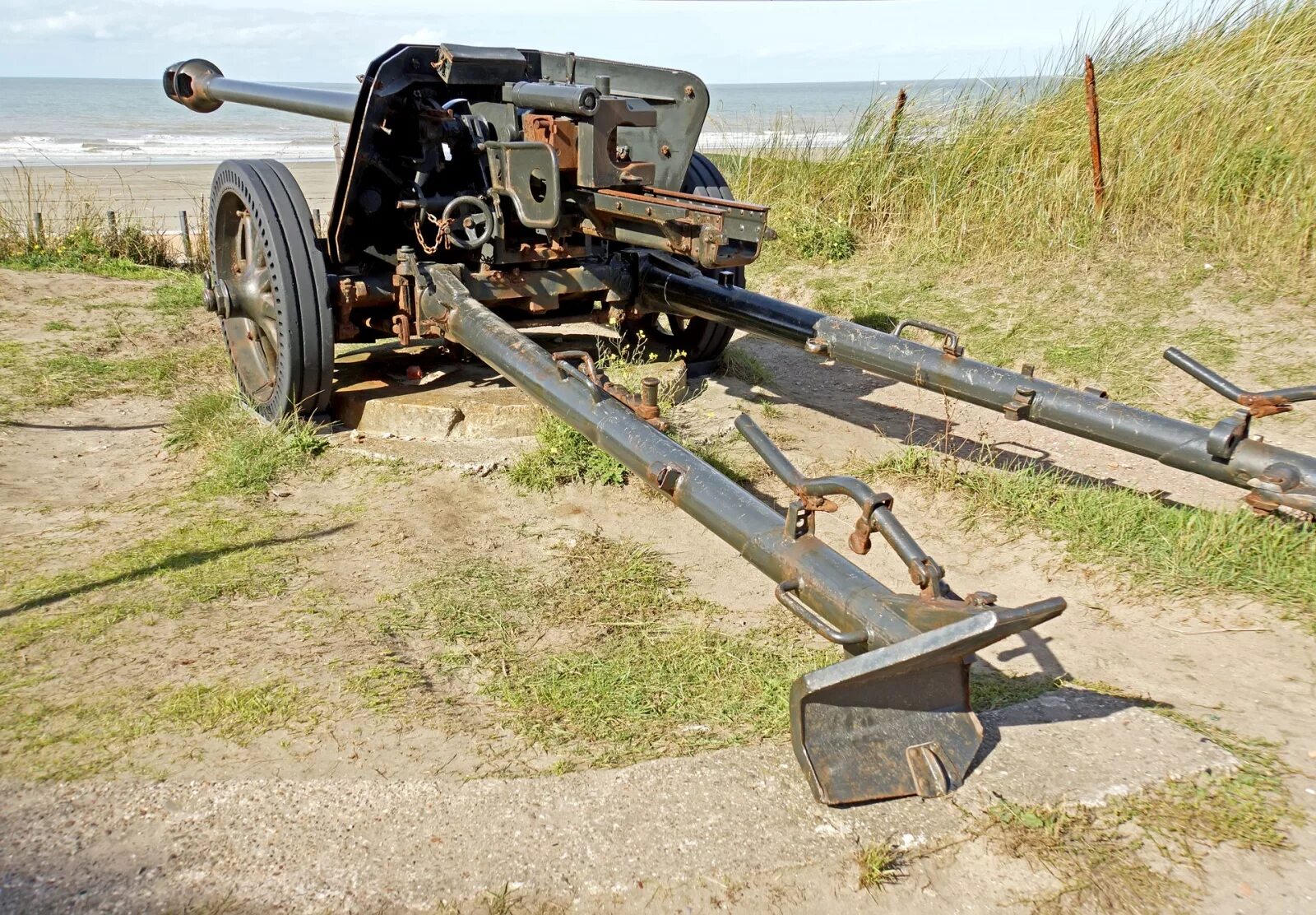 Противотанковая пушка Pak 40. Pak40 немецкое 75-мм противотанковое орудие. Противотанковая пушка вермахта Pak 40. Немецкая 75 мм противотанковая пушка.