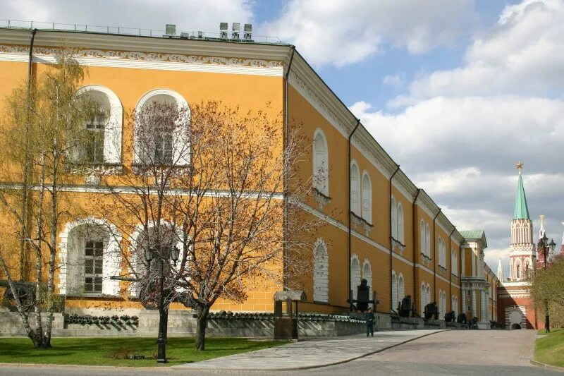 Чоглоков арсенал московского кремля. Арсенал цейхгауз московского кремля. здание арсенала в московском кремле 1702 1736. здание арсенала в московском кремле. арсенал московского кремля московский кремль.