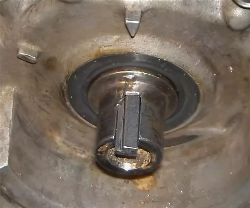 Шпонка коленвала h22a. Разбило шпоночный паз коленвала. Посадочное место шпонки на коленвале 2110. Шкив коленвала нексия шпонка. Шпонка на шкив коленвала опель вектра а.