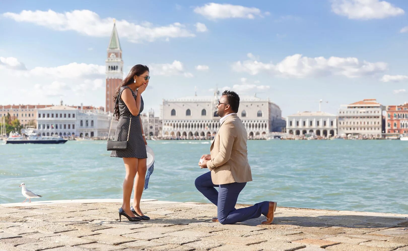 A wife in venice. Влюбленные в венеции. Атрибуты богатой жизни. Романтическая венеция. A wife in venice.