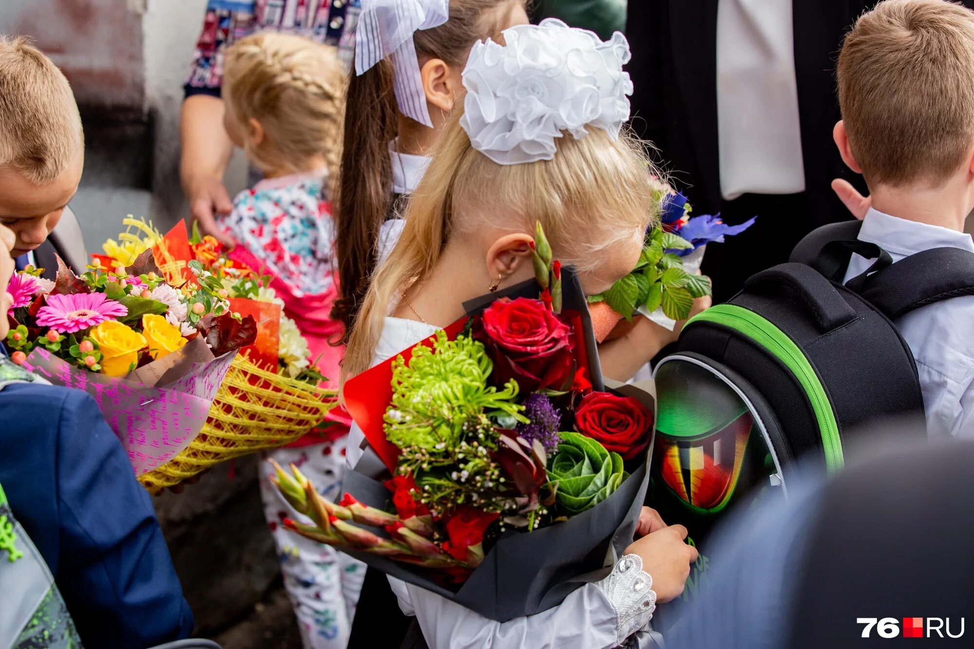 фото 1 сентября день знаний картинки. 414 школа спб. первое сентября учебный год. школа 1 сентября. школьник первоклассник.
