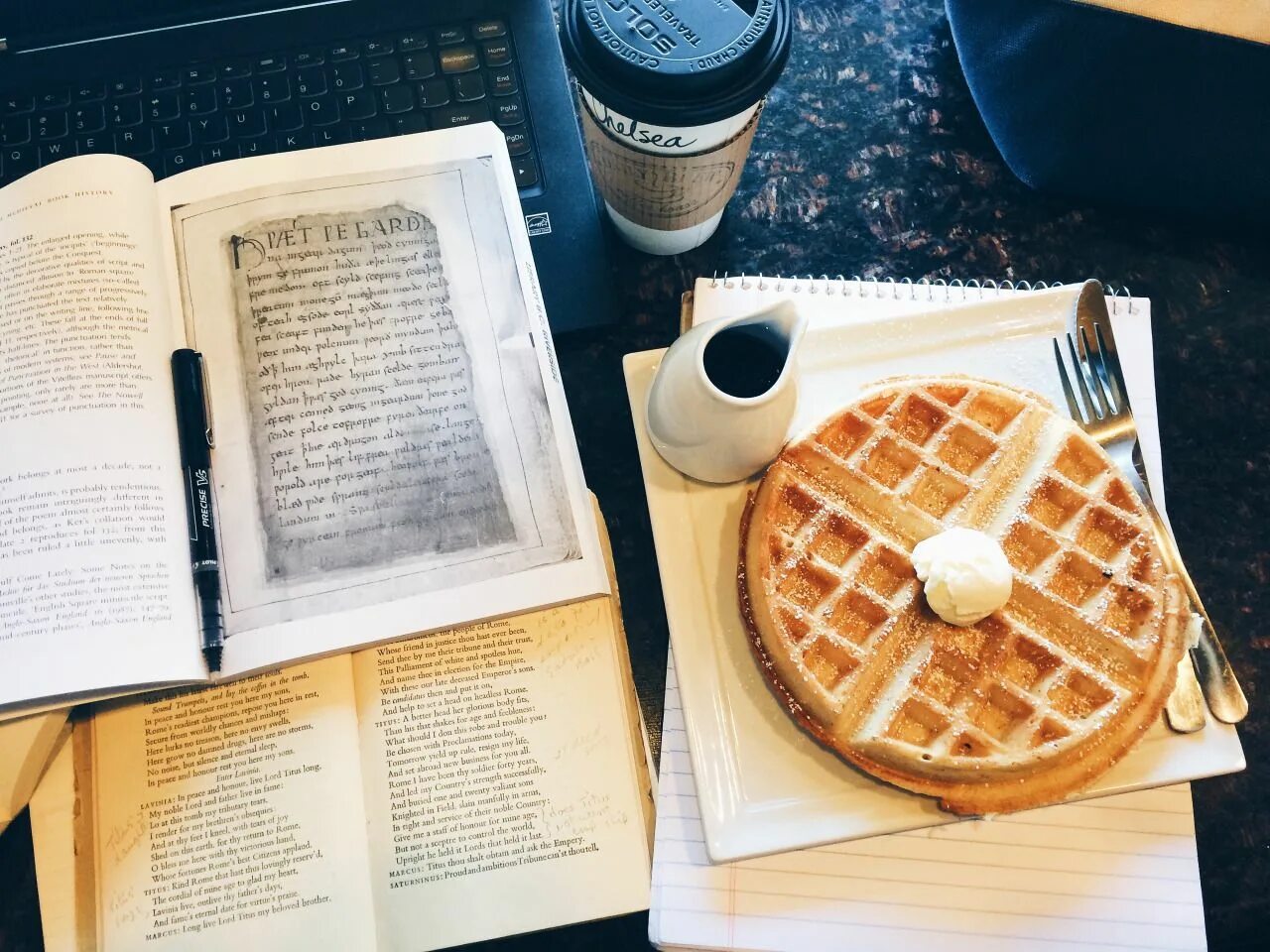 Дело не еде книга. Книги о еде. Книга Завтраки. Завтрак и книжки. Чтение и еда.