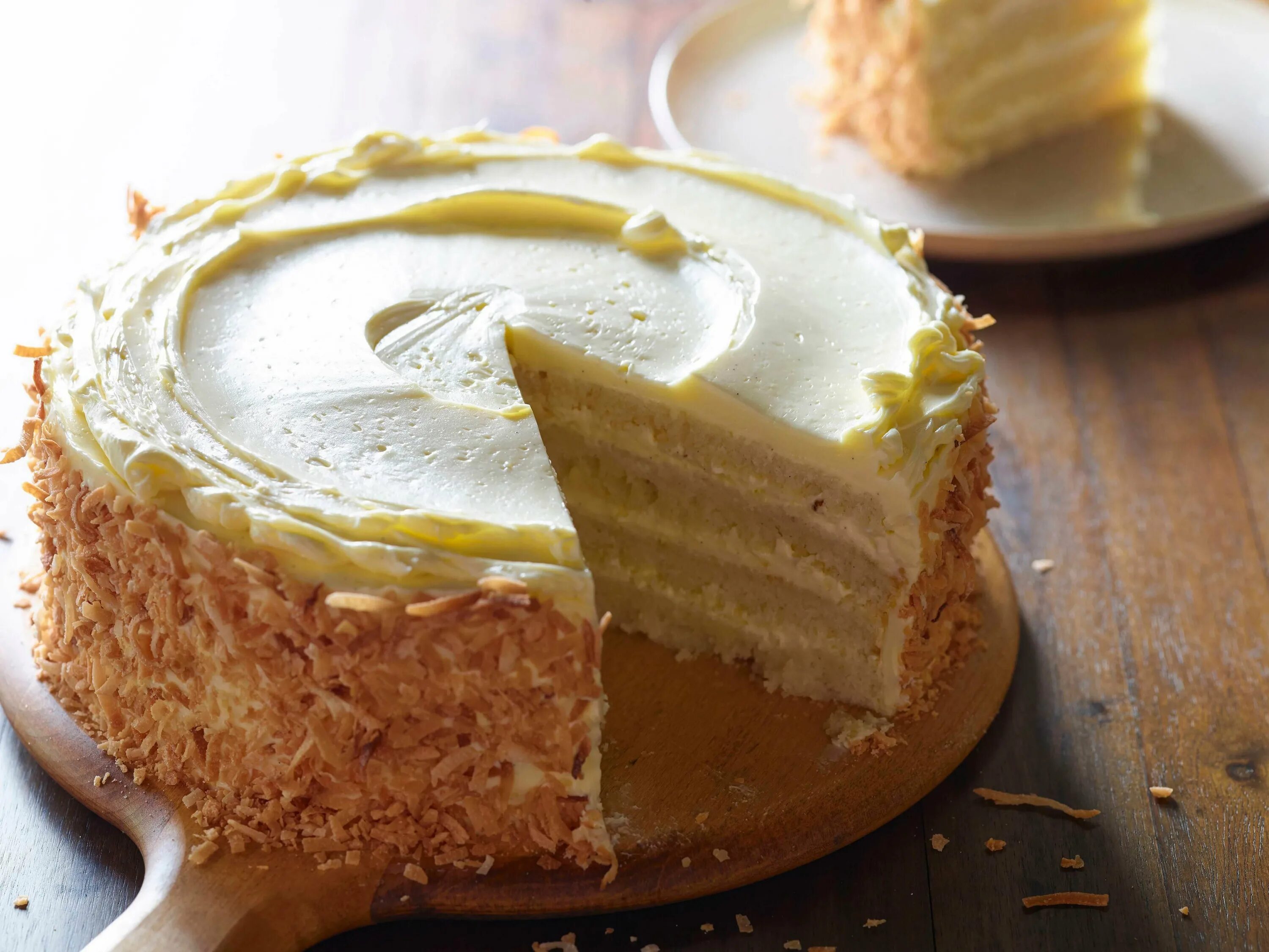 Крем для бисквитного торта со. Сметанно-сливочный крем для торта. Воздушный крем для бисквита. Торт бисквит пломбир. Тортик с творожным кремом.