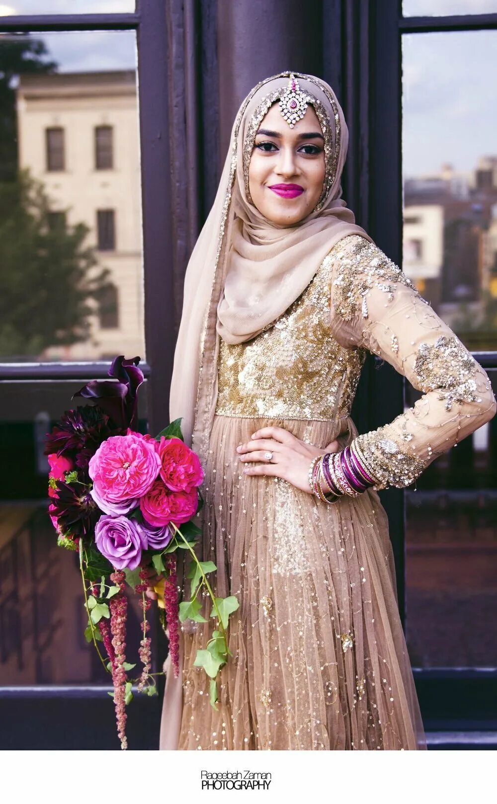 Мусульманский таджикский. Мусульманский платья таджикский. Платье мусульман таджики. Красивые таджикские Свадебные платья. Свадебное платье в таджикском стиле.