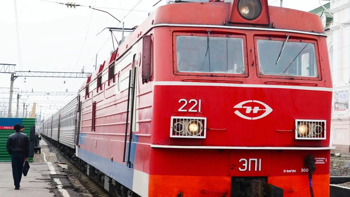 Электричка Хабаровск. Электровоз Хабаровск. Поезд Хабаровск находка. Фирменный поезд Хабаровск Благовещенск. Электропоездов хабаровск