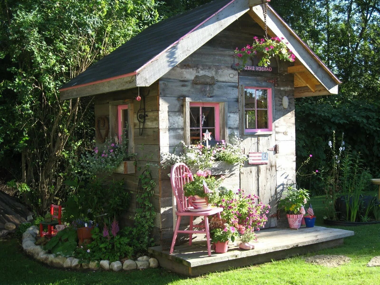 Ну дачу. Садовый домик Shed Garden. Шед сарайчик. Украшение дачного домика. Красивая дача.