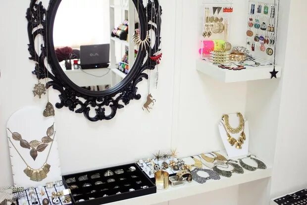 Lalique кузнецкий мост. новогодний декор шоурума. шоурум украшений москва. интерьер бутика украшений. украшение шоу-рума к новому году.