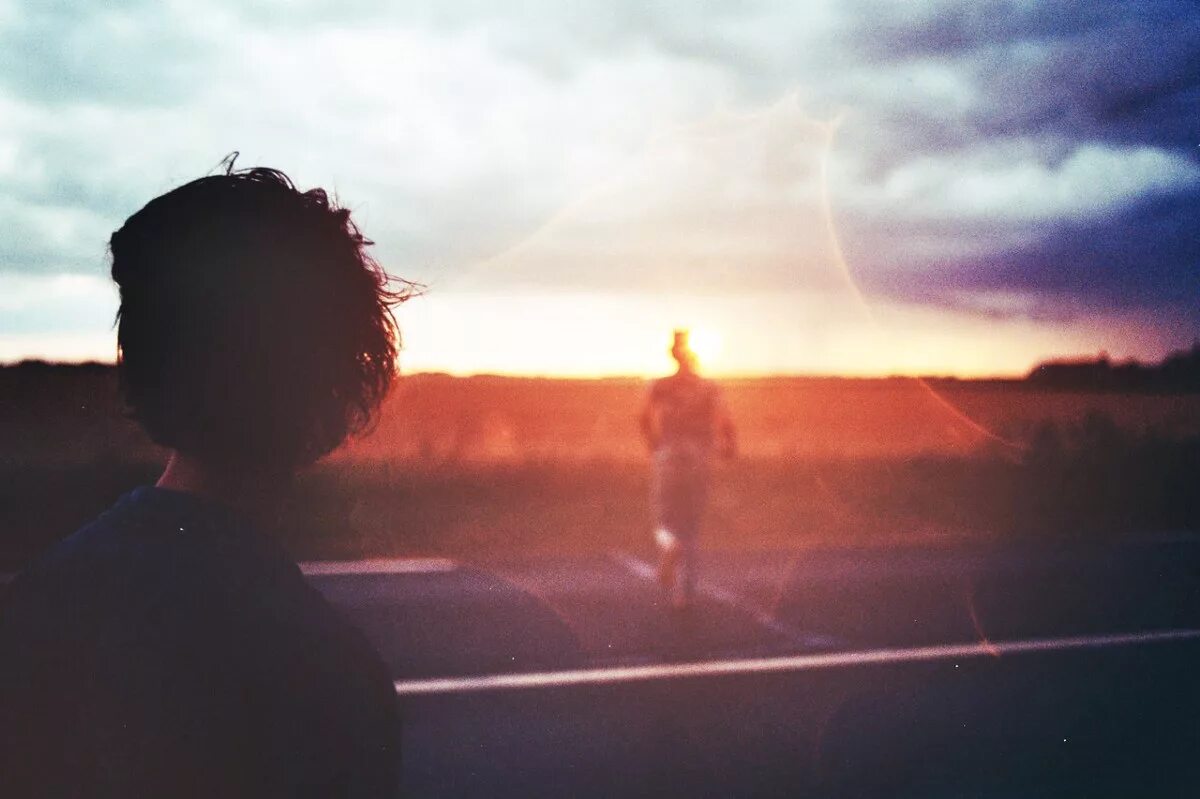 Воспоминания о хорошем прошлом. Вспоминать прошлое. жить прошлым. жить в прошлом. воспоминания о прошлом.