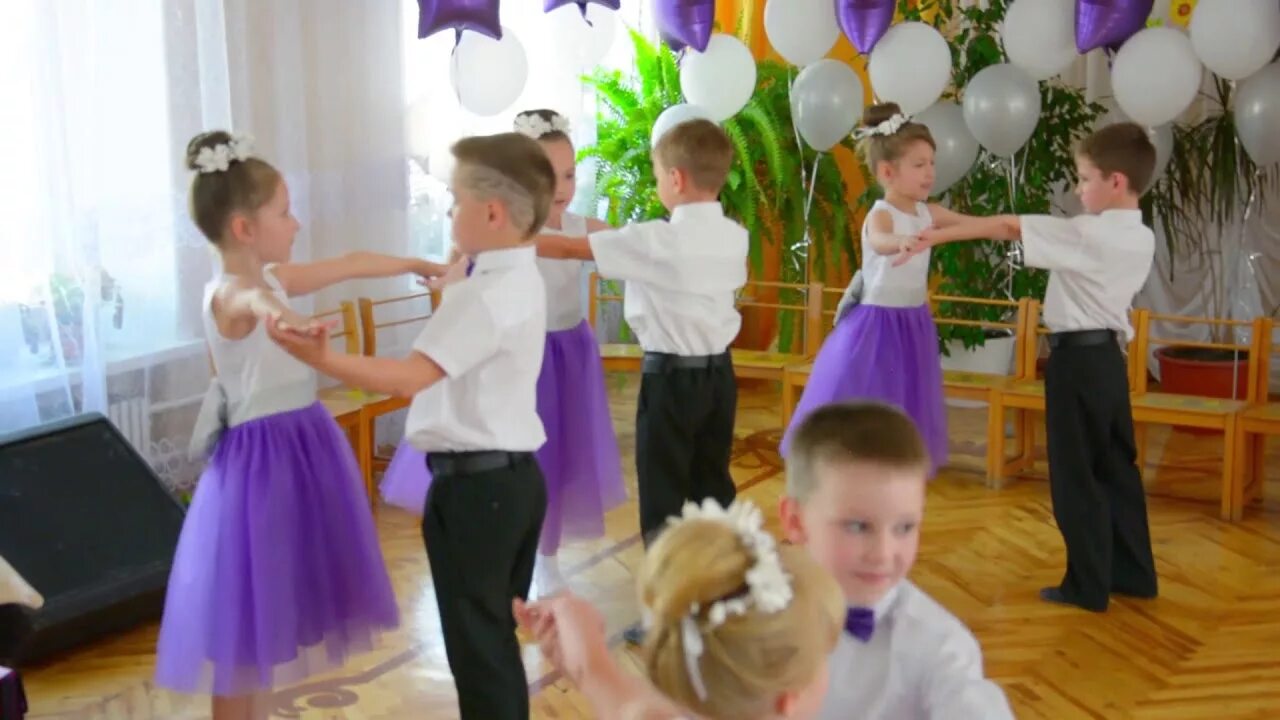 Вальс выпускной в детском саду видео. Вальс в садике. Вальс для детей в детском саду на выпускной. Детский вальс в садике. Вальс на выпуск в ДОУ.