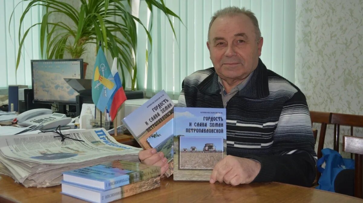 Писатели земляки. Писатель земляков. Леонид земляков пермь. Степан смоляков дальневосточный поэт. Выставка поэтов.