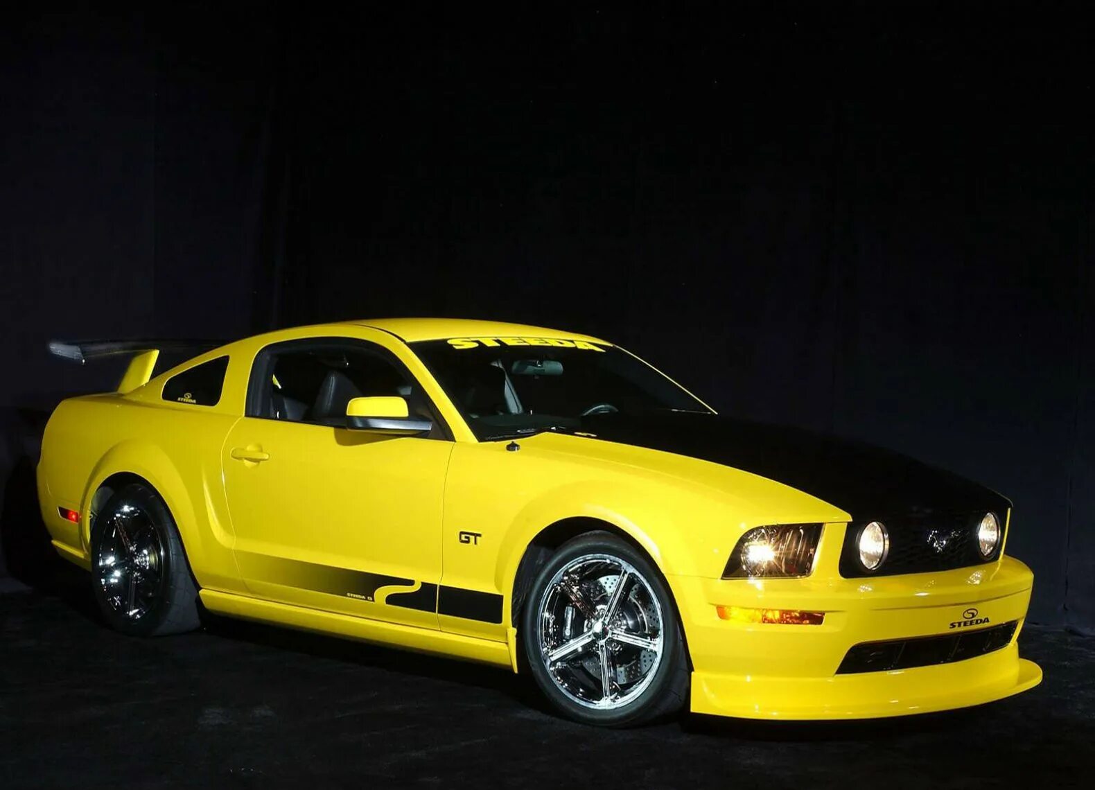 Мустанг бимка. Ford Mustang 2005 Yellow. Ford Mustang 2005. Steeda Ford Mustang. Форд Мустанг 2005.
