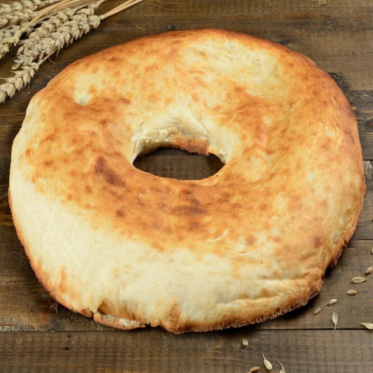 Лаваш круглый лепешки. Грузинский хлеб пури. Круглая лепешка. Тындырская лепешка. Грузинский лаваш пури.