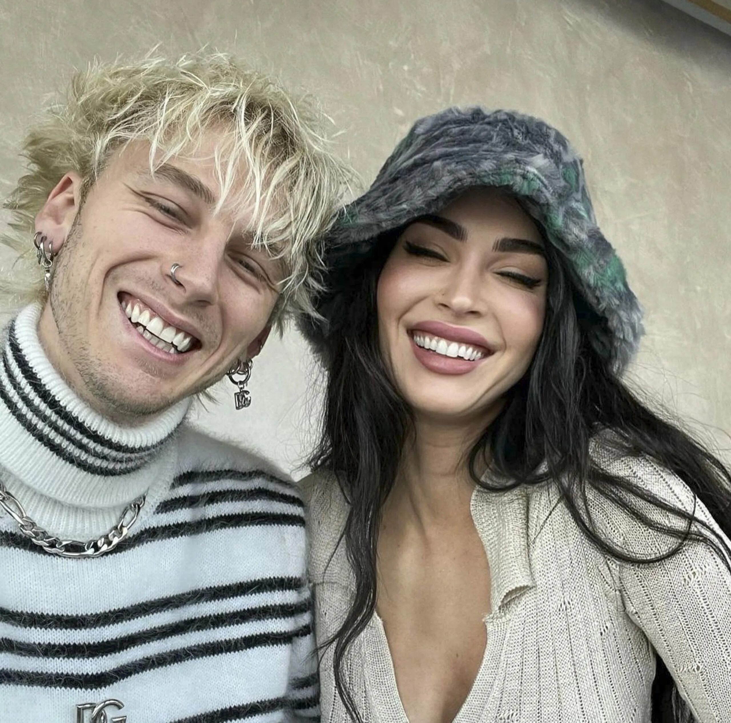 Изменила бойфренду. Меган Фокс и Колсон Бэйкер 2023. Gun Kelly Megan Fox. MGK И Меган. Machine Gun Kelly и Меган.