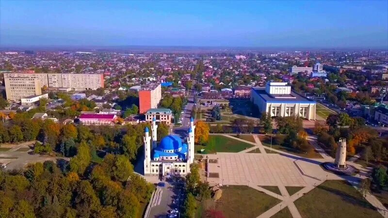 Майкоп средняя. Столица Адыгеи Майкоп. Республика Адыгея столица Майкоп вид сверху. Мечеть Адыгея Майкоп. Соборная мечеть Майкопа Майкоп.