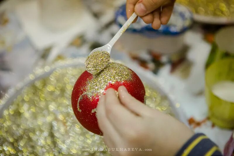 Фабрика елочных игрушек мастер класс. Роспись новогоднего шара мастер класс. Фабрика ёлочных игрушек клавдиево. Роспись новогодней игрушки мастер класс. Ариэль фабрика елочных игрушек в нижнем новгороде.