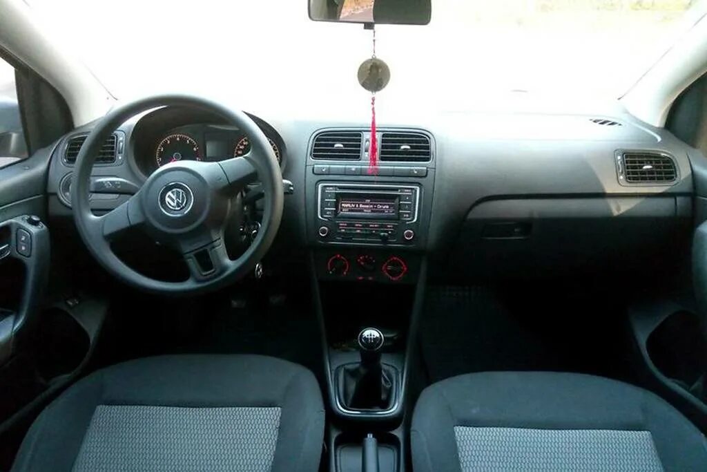 Volkswagen polo sedan 2012 салон. Поло 2012 салон. Поло 2012 салон. Фольксваген поло седан 2012 салон. Fw polo 2012 салон.