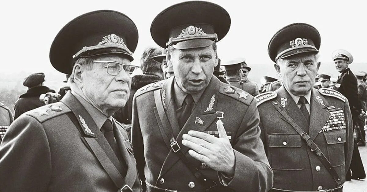 Маршал советского союза танк. Устинов министр обороны СССР.