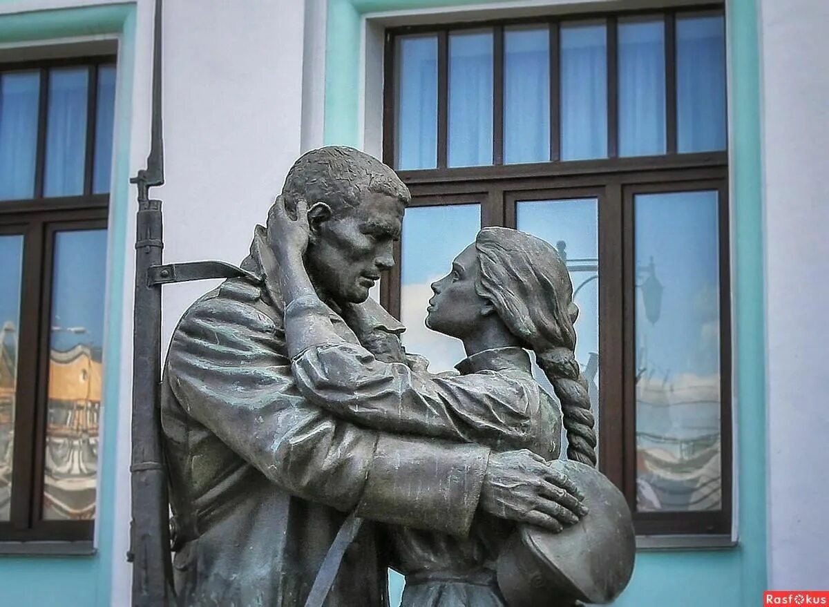 Памятник на белорусском вокзале. Памятник Славянке белорусский вокзал. Мемориал «прощание славянки» на белорусском вокзале.. Прощание славянки на белорусском вокзале. Памятник прощание