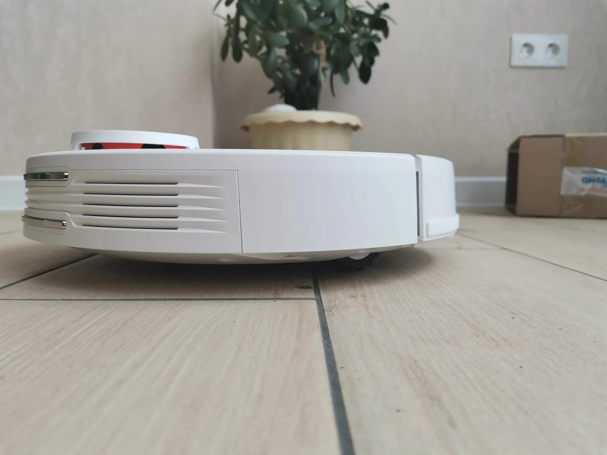 Xiaomi robot cleaner mop. Робот-пылесос Xiaomi Robot Vacuum-Mop. Пылесос mi Robot Vacuum-Mop Essential. Робот-пылесос mi Robot Vacuum-Mop SKV 4109 gl. Робот Xiaomi mi Robot Vacuum Mop p.