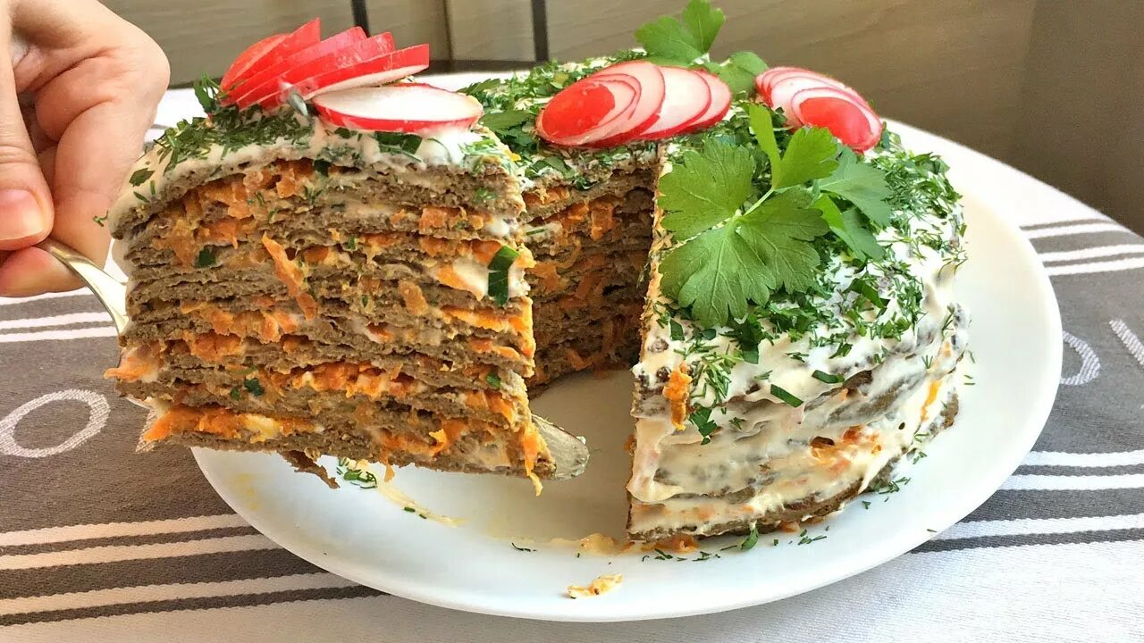 Кухня наизнанку печень. Печеночный торт закусочный. Печёночный торт из говяжьей. Печеночный торт нежный и вкусный. Кухня наизнанку печеночный торт.