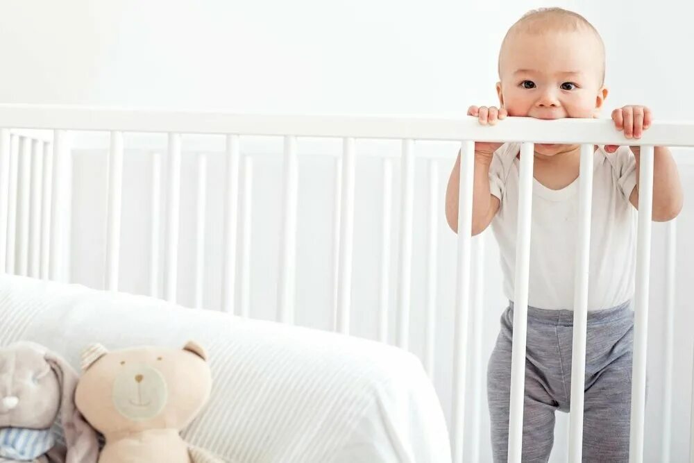 Как приучить к кроватке. Организация сна. Как приучить ребёнка засыпать самостоятельно в кроватке. Как приучить к кроватке. Ребенок спит в кроватке.