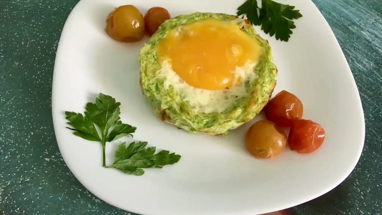 Гнезда из кабачков. Гнезда из кабачков с яйцом. гнездо из кабачка. кабачковые гнезда с яйцом. гнезда из цукини с яйцом.