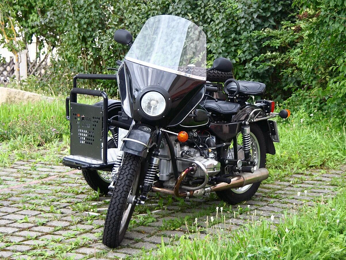 Днепр мт-11 1993. Ветровое стекло givi на мотоцикл урал. Ветровое стекло иж юпитер 3. Ветровое стекло на мотоцикл урал. Стекло ветровое универсальное givi a604.