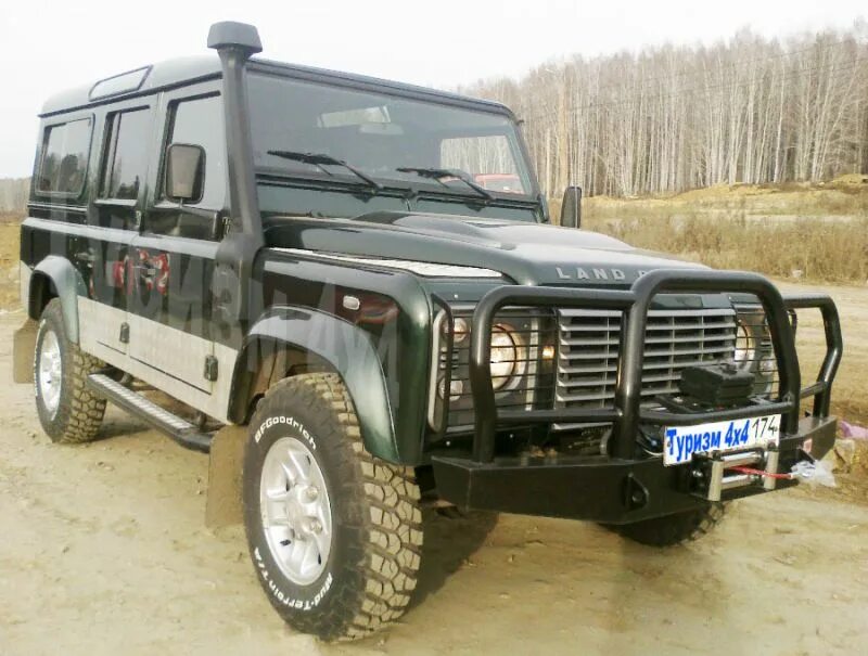 Defender установка. Land Rover Defender 110 передний бампер. Силовой бампер на Land Rover Defender 110. Силовой бампер диски на ленд Ровер Дефендер 110. Накладка на передний бампер Defender 110.