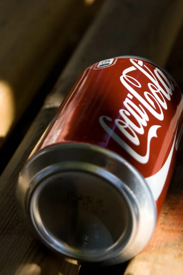 Кока кола в банке фото 5 Minuman Tidak Sehat yang Sering Dikonsumsi Saat Buka Puasa
