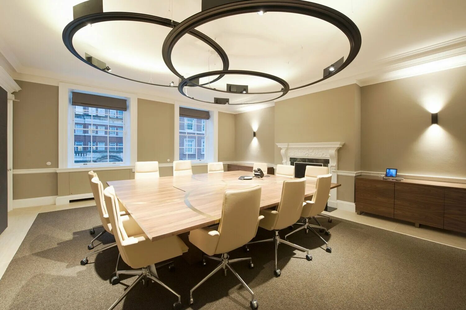 Красивый интерьер офиса. Интерьер маленького офиса. Современные офисные помещения. В нескольких помещениях каждое. В нескольких помещениях каждое.