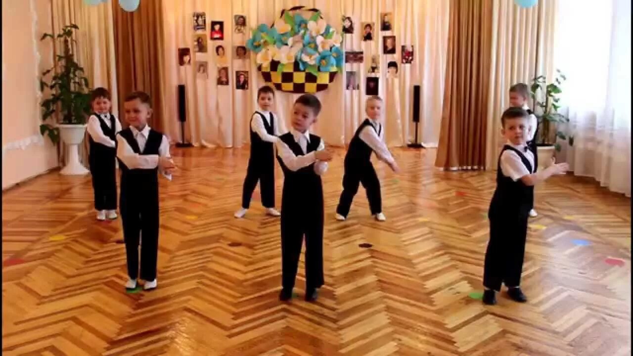 Видео танец 8 лет. Танец мальчиков в ДОУ. Танец мальчиков на выпускной в детском саду. Танец пацаны в детском саду.