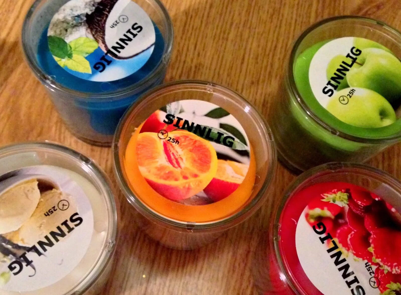 свечи ароматические много. 40 красных свечей. красные церковные свечи. цветные свечи. свечи восковые № 120.