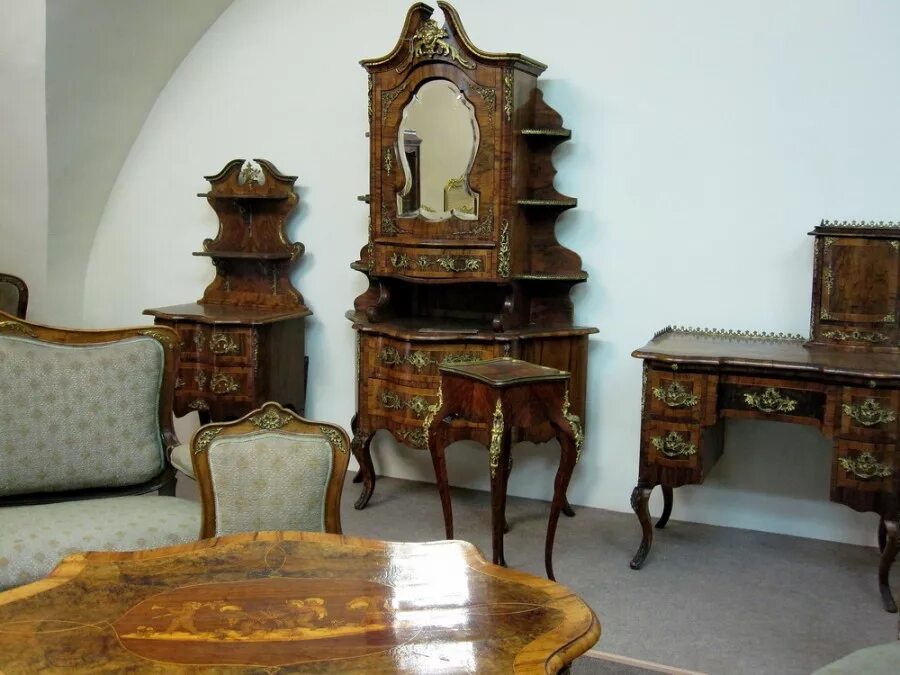 Мебель 17 века. Сельская мебель 17 века. Мебельщики 17 век. Кедровая мебель 17 век.