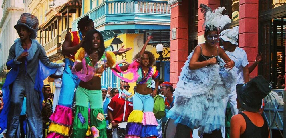 Куба куба куба. Новогодние традиции кубы. Куба варадеро танцы. Сантьяго де куба население. Куба лет.