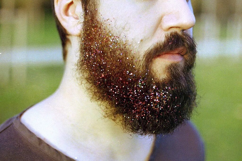 Перхоть на бороде. Вшивая борода. Торчащая борода.