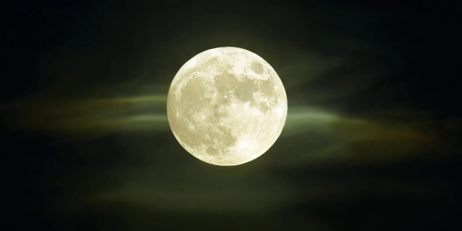 La luna. Огромная Луна. Луна оригинал. Зевающая Луна. Луна hq.