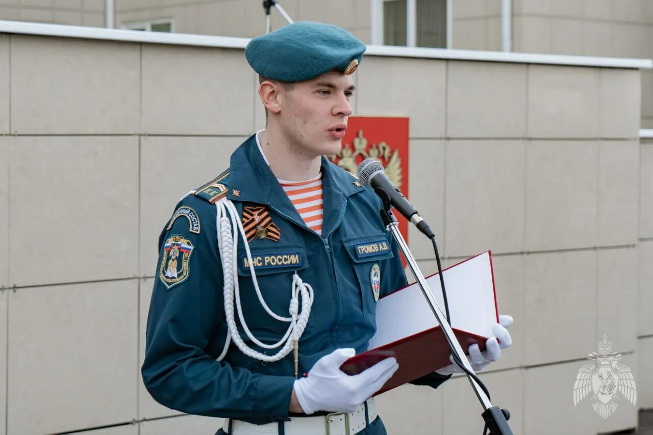 Пожарно-техническая выставка имени б и кончаева. Кадетская школа пожарные кадеты. Курсанты казань девушки казань. Кадеты мчс в санкт-петербурге. Пожарные кадеты.