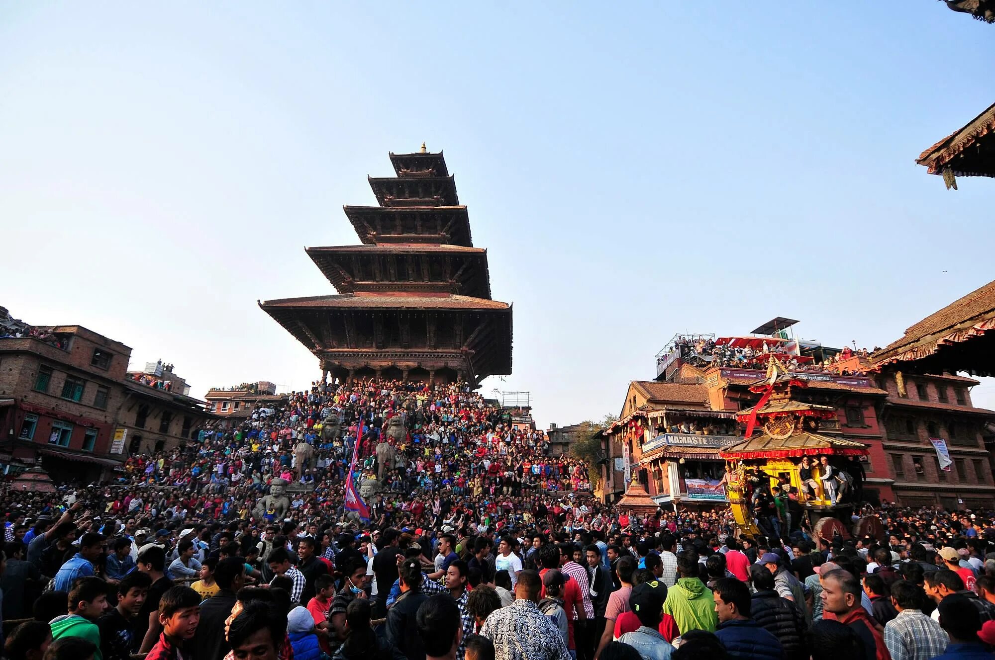 Бискет джатра. Фестиваль бискет джатра бхактапур. бхактапур непал фестиваль. непал индра джатра. фестиваль бискет джатра рисунки.